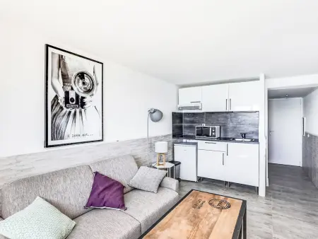 Studio vue mer à 10 m de la plage d'Aiguebelle, Le Lavandou : photo 2