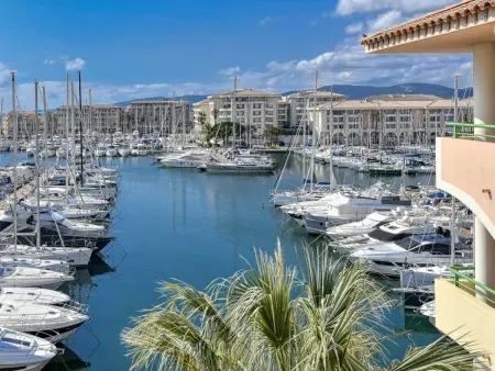 Appartement Bleu Marine, vue port à Fréjus : photo 2
