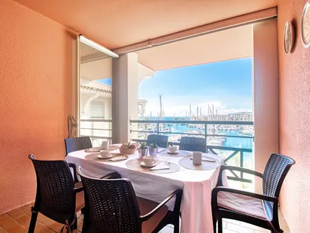 Appartement Bleu Marine, vue port à Fréjus : photo 4