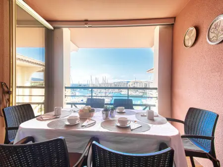 Appartement Bleu Marine, vue port à Fréjus : photo 17