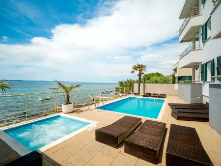 Villa Kožino : maison 6 appartements, piscine chauffée