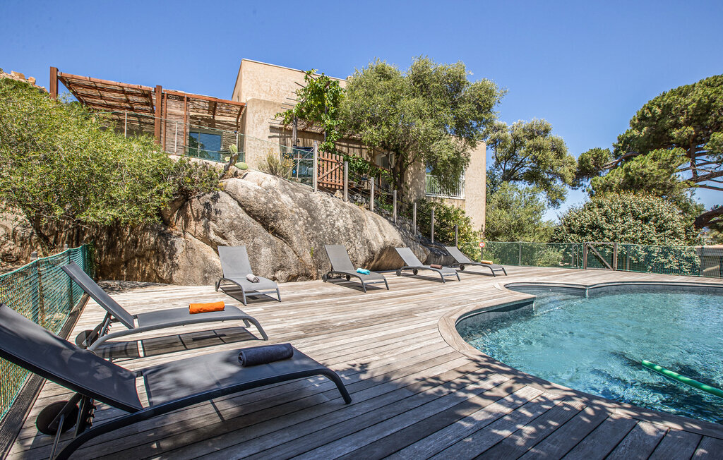 Maison avec piscine privée sur rocher à Calvi - Photo 1