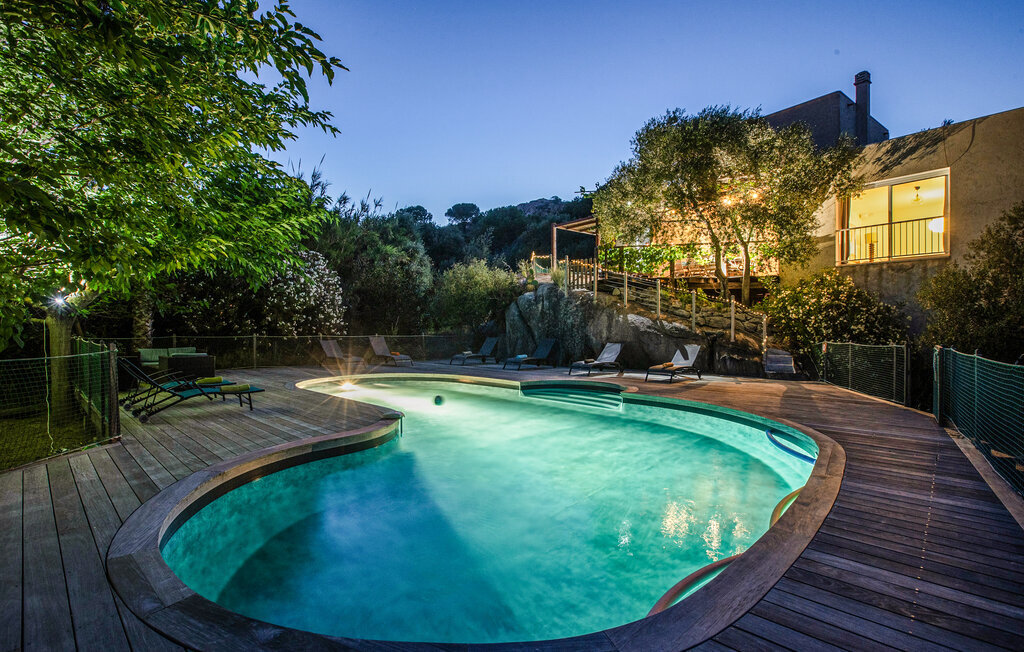 Maison avec piscine privée sur rocher à Calvi - Photo 9