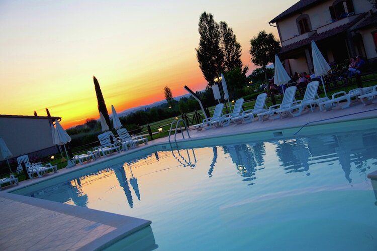 Villa Spello à Cannara : piscine et vue sur Assise - Photo 10