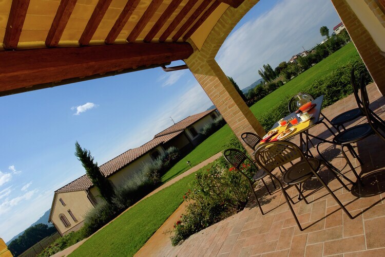 Villa Spello à Cannara : piscine et vue sur Assise - Photo 25