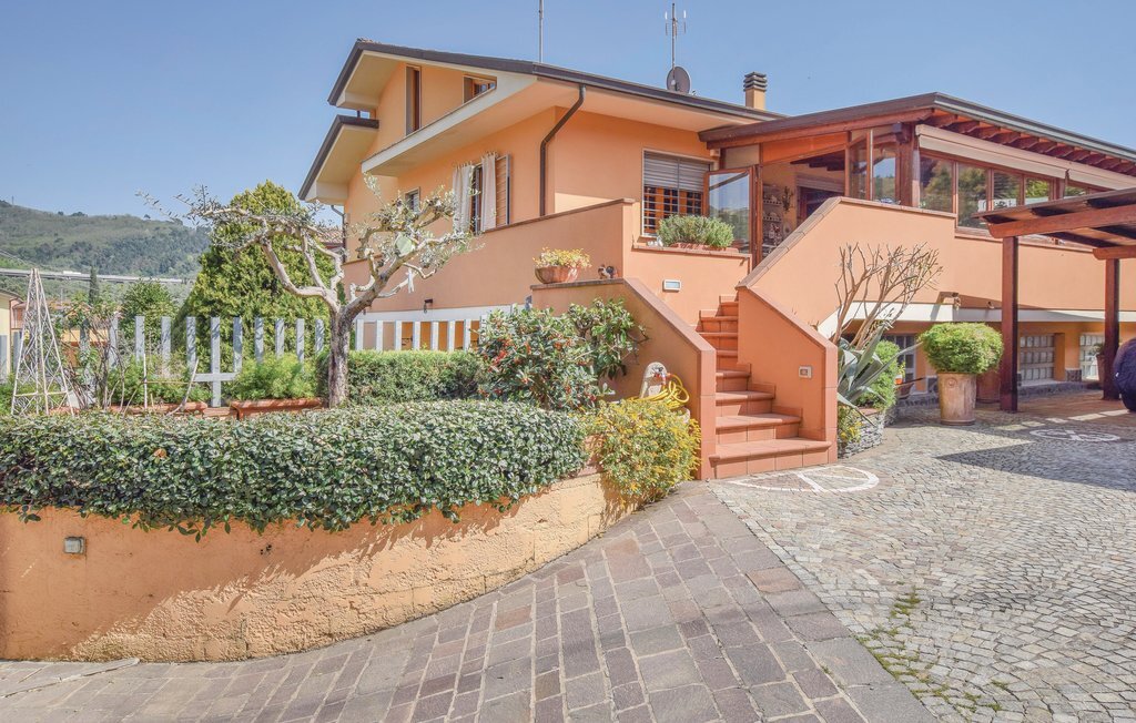 Maison des Fleurs – 8 pers, jacuzzi et jardin en Toscane - Photo 1