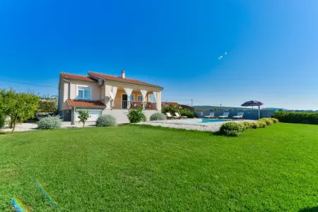 Location villa à Debeljak, Villa à Debeljak avec Piscine Privée
