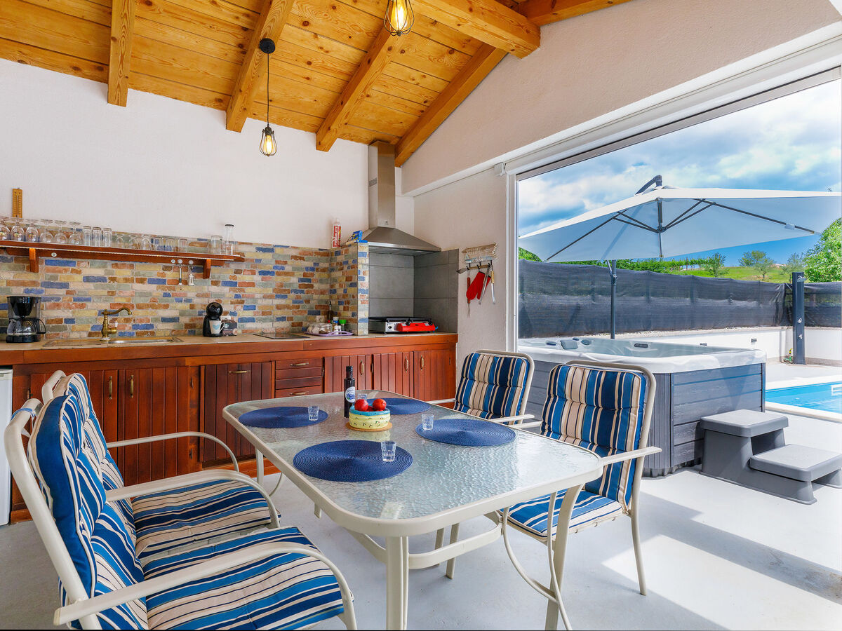 Maison Susanne avec piscine privée à Pićan - Photo 3