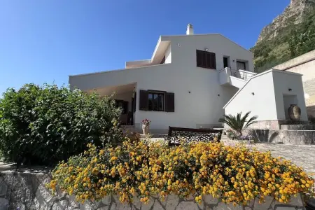 Patrizia Bouganvillae 6, Villa à Castellammare près de la baie Guidaloca - Photo 1