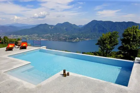 Location villa à Premeno, Villa de luxe avec jacuzzi dans le Piémont