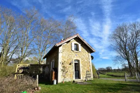 Gite Maison de Garde Barrières, Cottage en France avec jardin près du lac - Photo 2