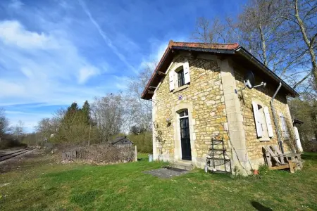 Gite Maison de Garde Barrières, Cottage en France avec jardin près du lac - Photo 3