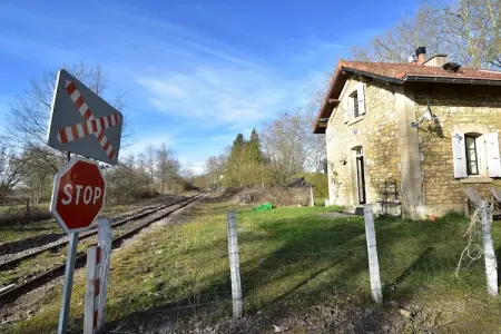 Gite Maison de Garde Barrières, Cottage en France avec jardin près du lac - Photo 4
