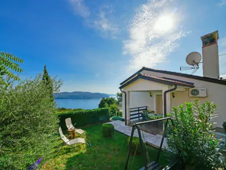 Maison Bruna à Brseč avec vue sur la mer