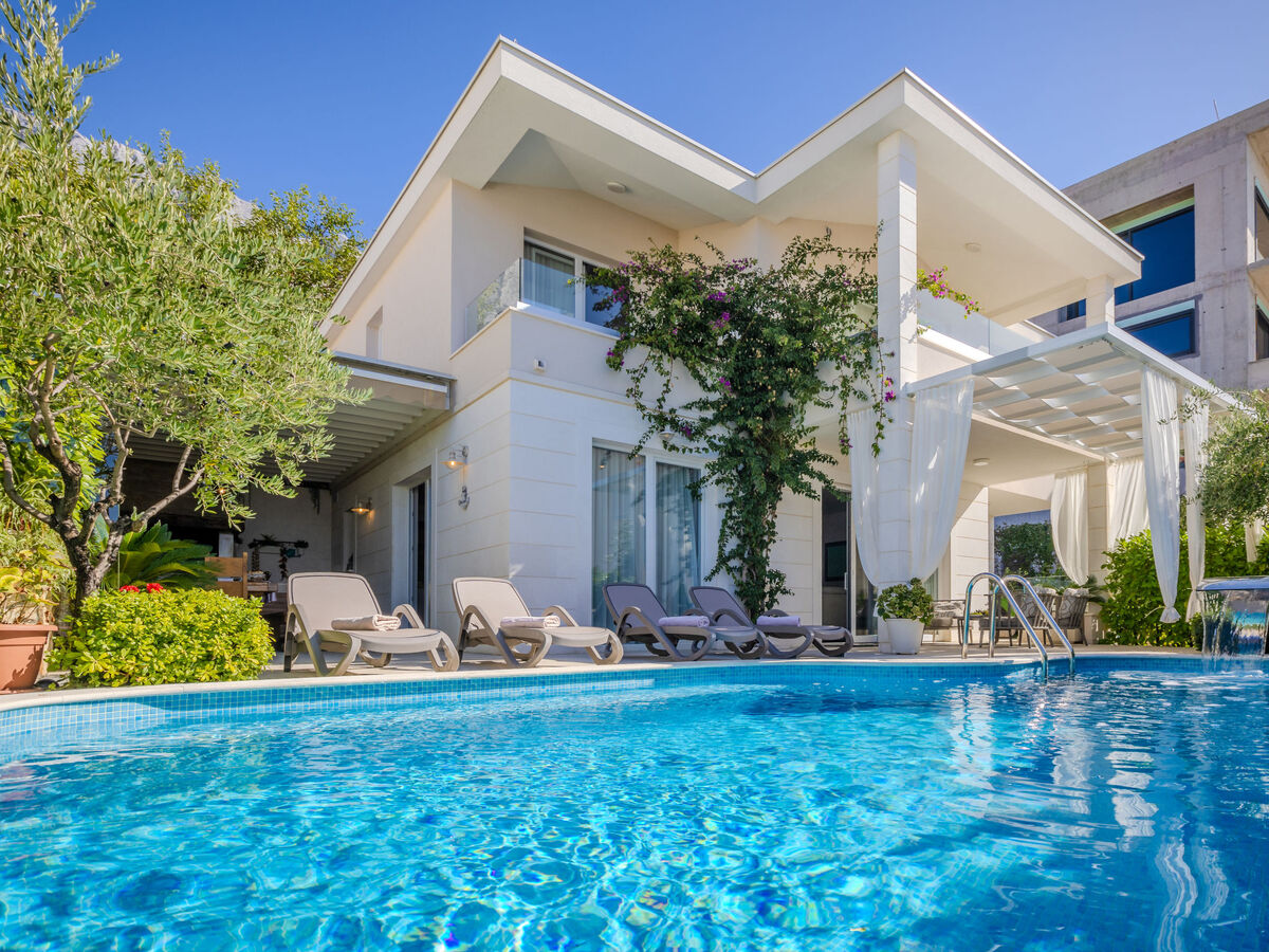 Villa Luka à Makarska : 4 chambres, piscine chauffée - Photo 1