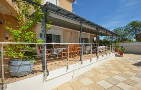 Villa 5 chambres avec piscine chauffée à Saint-Gilles : photo 17