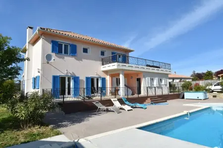 Location villa de vacances à Oupia