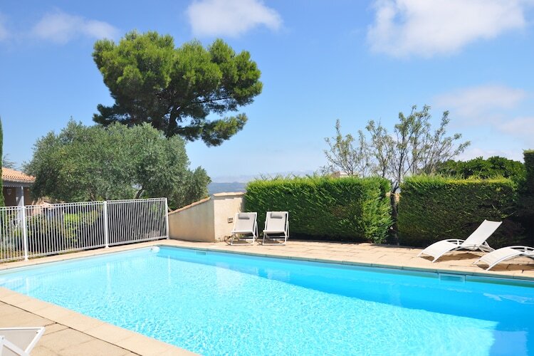 Villa Les Etangs à Narbonne, piscine et vue sur le lac - Photo 1