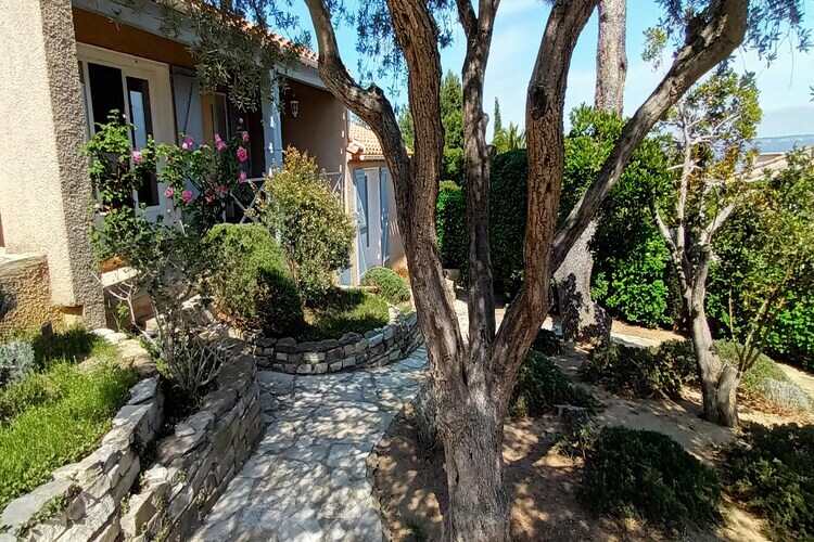 Villa Les Etangs à Narbonne, piscine et vue sur le lac - Photo 7