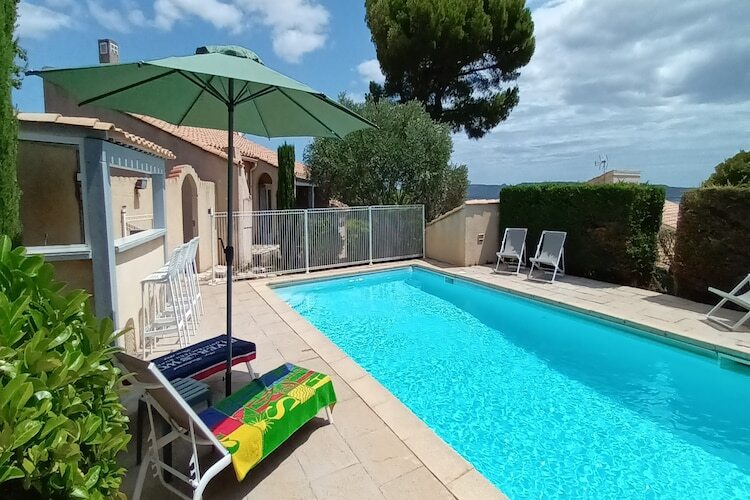 Villa Les Etangs à Narbonne, piscine et vue sur le lac - Photo 16