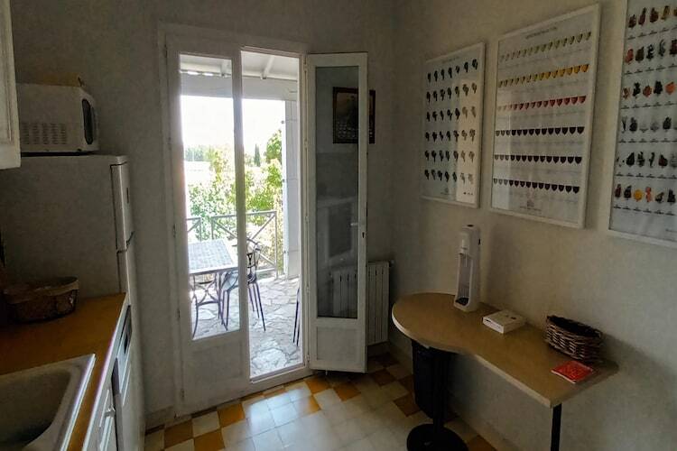 Villa Les Etangs à Narbonne, piscine et vue sur le lac - Photo 17