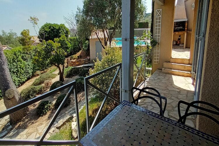 Villa Les Etangs à Narbonne, piscine et vue sur le lac - Photo 21
