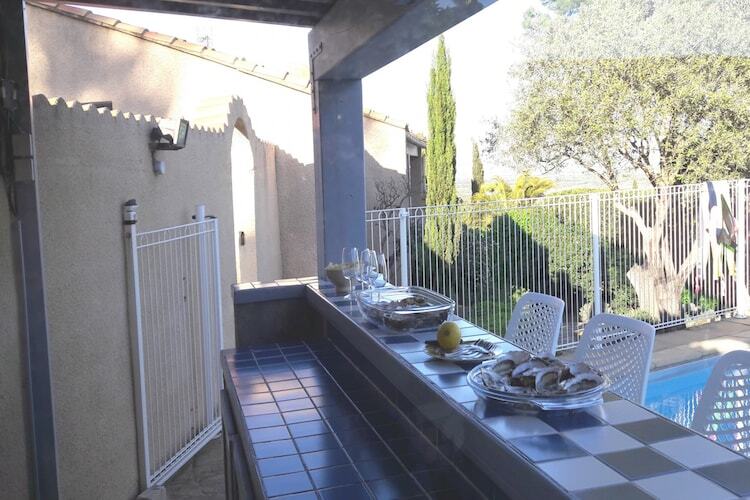 Villa Les Etangs à Narbonne, piscine et vue sur le lac - Photo 24