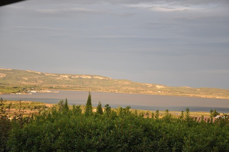 Villa Les Etangs à Narbonne, piscine et vue sur le lac - Photo 28