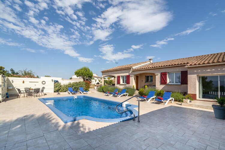Villa L'Horizon à Escales : piscine chauffée et terrasse - Photo 1