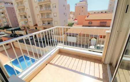 Appartement 2 chambres à Torrevieja avec balcon et piscine commune : photo 2