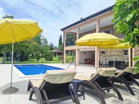 Maison Marina à Labin : piscine privée 8x4m et 3000m² de terrain : photo 12