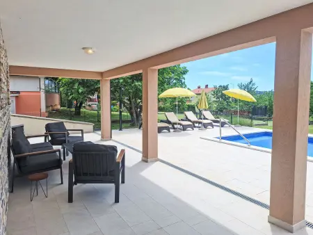 Maison Marina à Labin : piscine privée 8x4m et 3000m² de terrain : photo 13