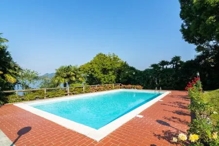 Location maison à Stresa, Maison au bord du Lac Majeur avec piscine