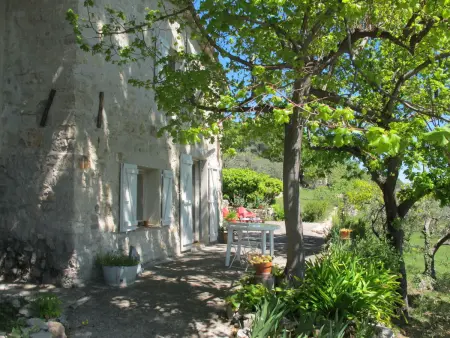 Location gite à Claviers, Le Cabanon