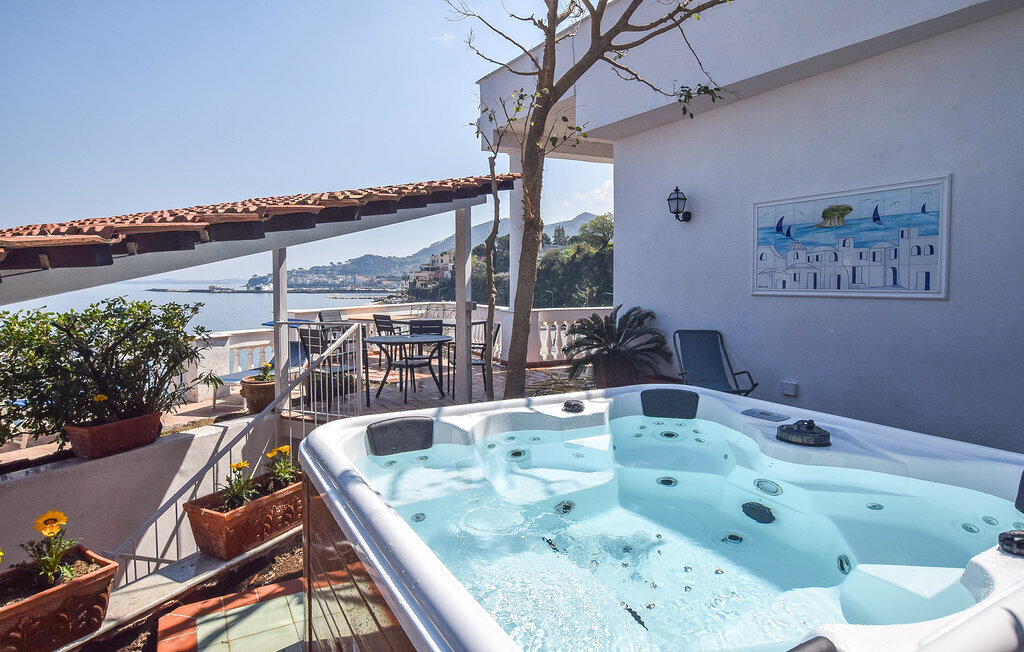 Maison Lacco Ameno, terrasse vue Vésuve et four à pizza - Photo 9