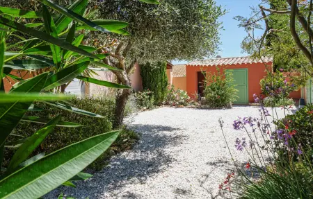 Maison 5 chambres avec piscine privée à Creissan : photo 13
