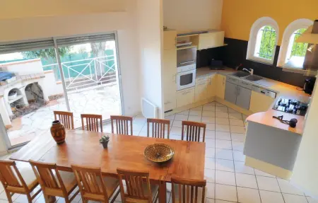 Maison 5 chambres avec piscine privée à Creissan : photo 20
