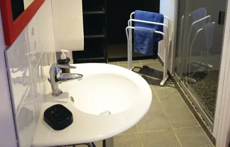 Maison 5 chambres avec piscine privée à Creissan : photo 31