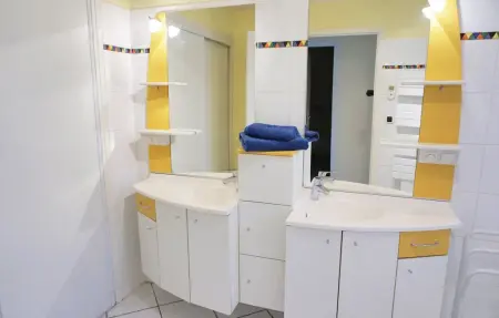 Maison 5 chambres avec piscine privée à Creissan : photo 32