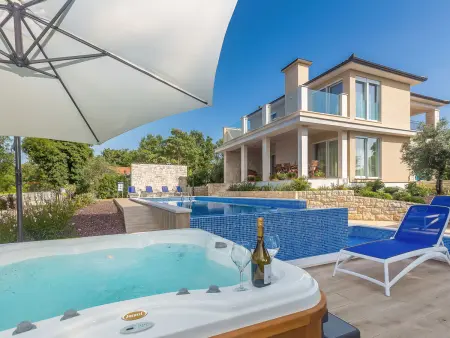 Villa Roko 250 m² avec piscine privée à Malinska : photo 10