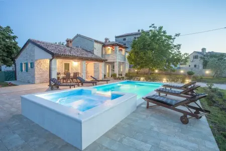 Location villa à Sveti Lovreč, Villa à Medvidici avec piscine près de Porec