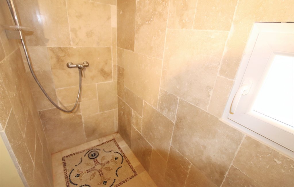 Ancienne ferme en pierre, piscine chauffée, 6 chambres - Photo 35
