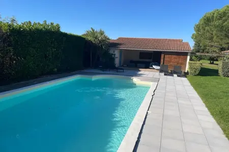 Villa Petite Champagne, piscine chauffée à Brives-sur-Charente : photo 3
