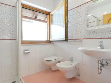 Appartement Ardoney – Campitello, vue montagnes, ski à 1,3 km : photo 16