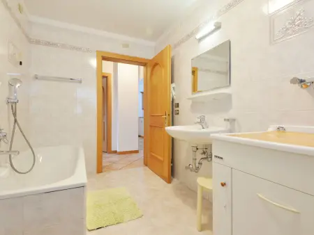 Appartement Ardoney – Campitello, vue montagnes, ski à 1,3 km : photo 17