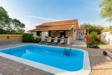 Location maison à Zemunik Donji, Maison à Zemunik Donji avec Piscine Privée