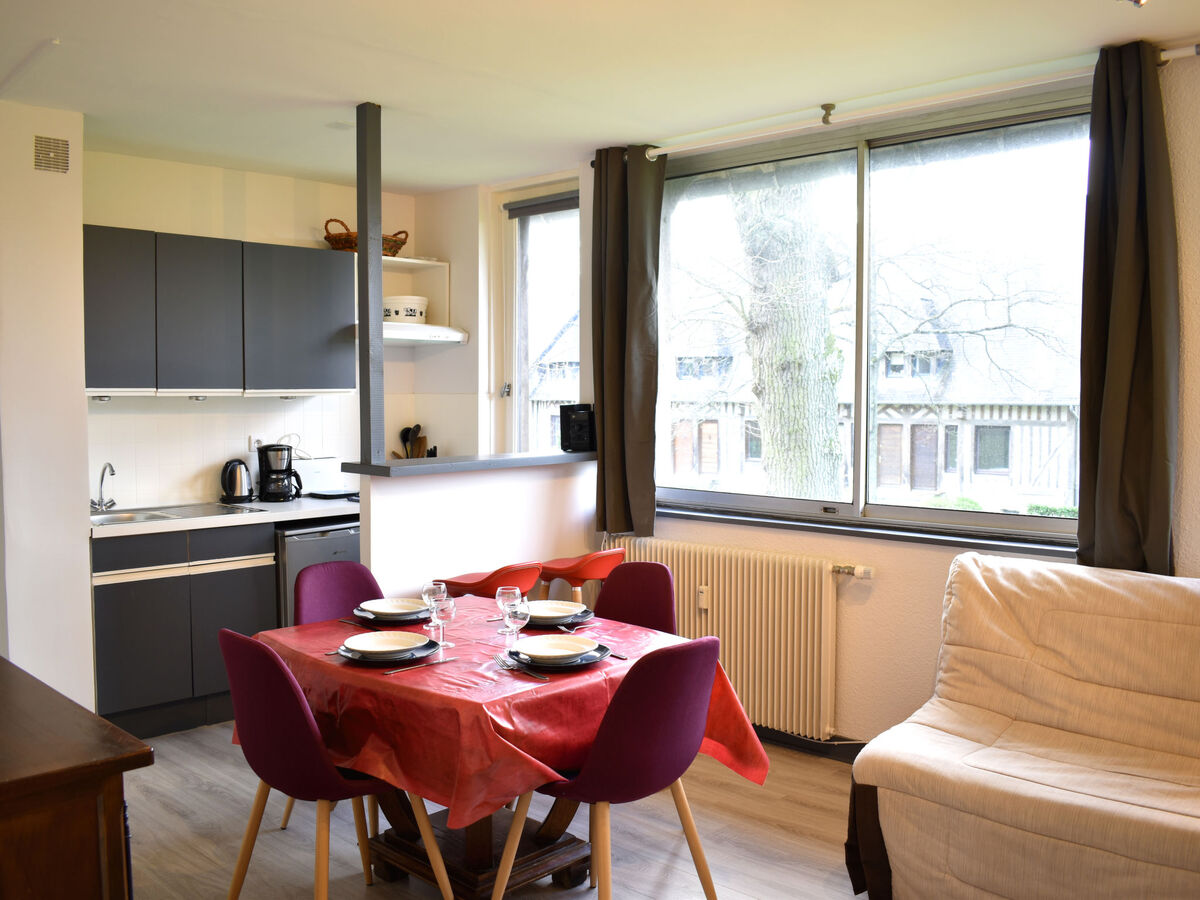 Appartement rénové aux Hauts de Deauville, vue jardin - Photo 8