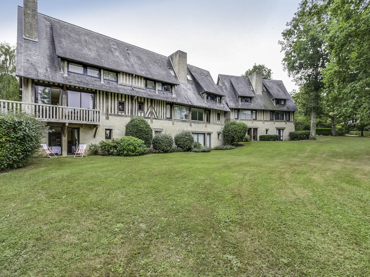 Appartement rénové aux Hauts de Deauville, vue jardin - Photo 18