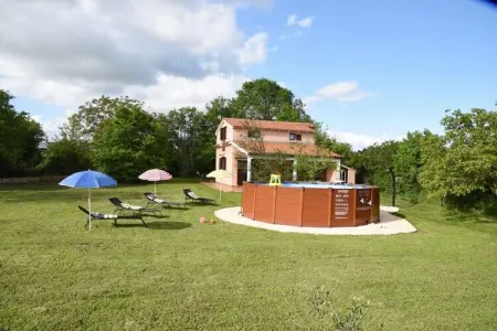 Location maison à Pula, Charmante maison avec piscine près de Pula