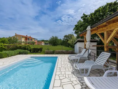 Maison Ema avec piscine privée à Nova Vas : photo 5